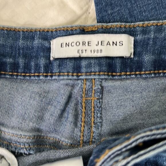 Encore Jeans Women's destructed high rise stretch skinny jeans. Size 11 - Picture 6 of 16